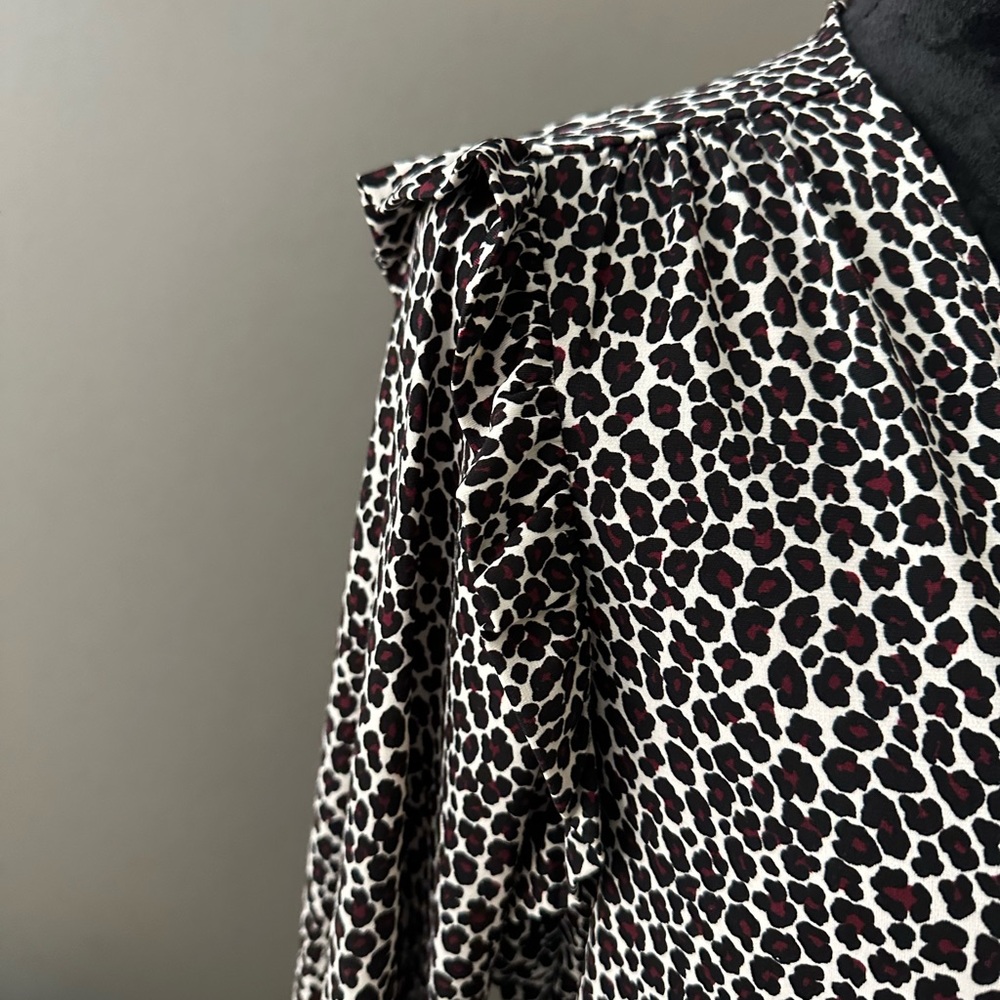 Michael Kors Black and White Patterned Blouse
#4 - Picture 2 of 3
